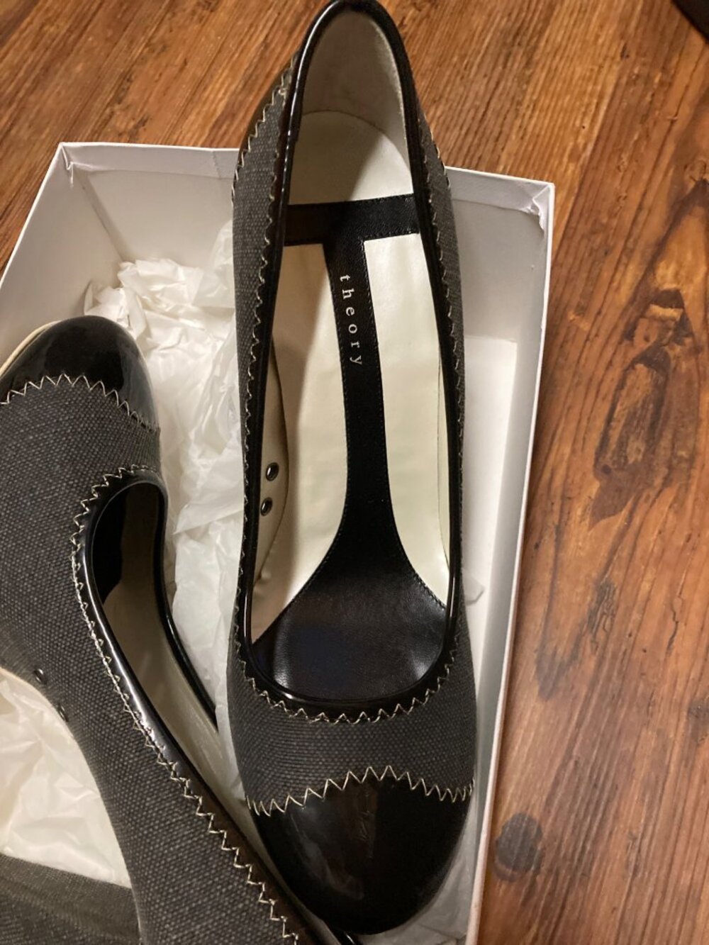 Theory Women's Black & Grey Heels Size 40 New In Box - Picture 2 of 8